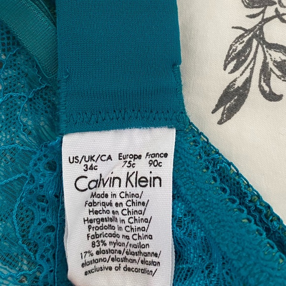 Calvin Klein Push Up Bra - Picture 2 of 4